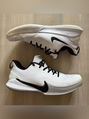 Nike Mamba Focus TB White Grey Black AT1214-100 Sz 12.5 Kobe Bryant #24